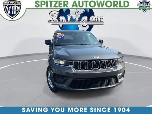 Used 2025 Jeep Grand Cherokee Laredo X AWD/4WD image 3