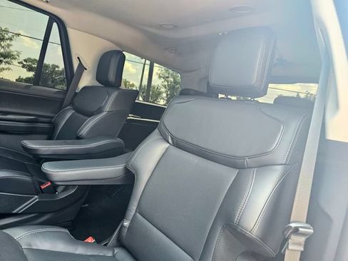 Used 2025 Ford Expedition Platinum w/ Driver's Package AWD/4WD image 26