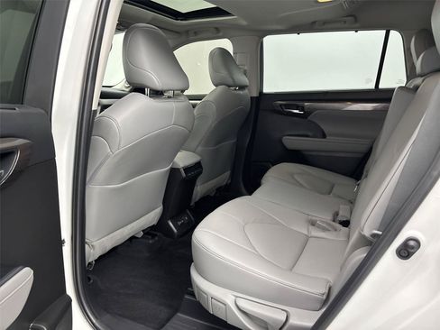 Used 2022 Toyota Highlander Limited AWD/4WD image 29