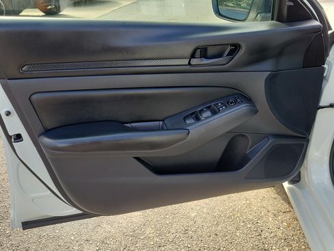 Certified 2025 Nissan Altima 2.5 S FWD image 17