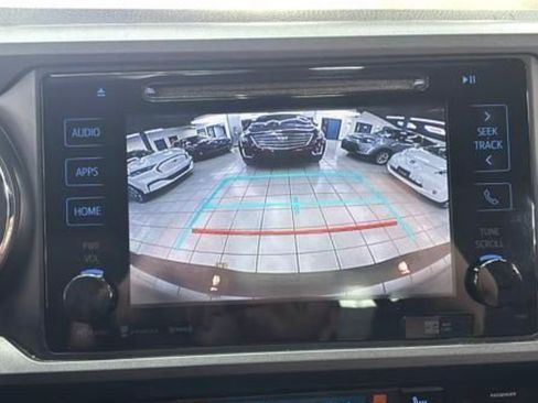 Used 2017 Toyota Tacoma TRD Off-Road w/ Premium & Technology Package image 17