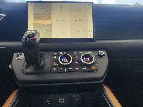 Used 2023 Land Rover Defender 130 X-Dynamic SE AWD/4WD image 36