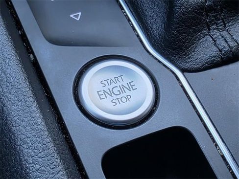 Used 2020 Volkswagen Atlas Cross Sport SEL image 20