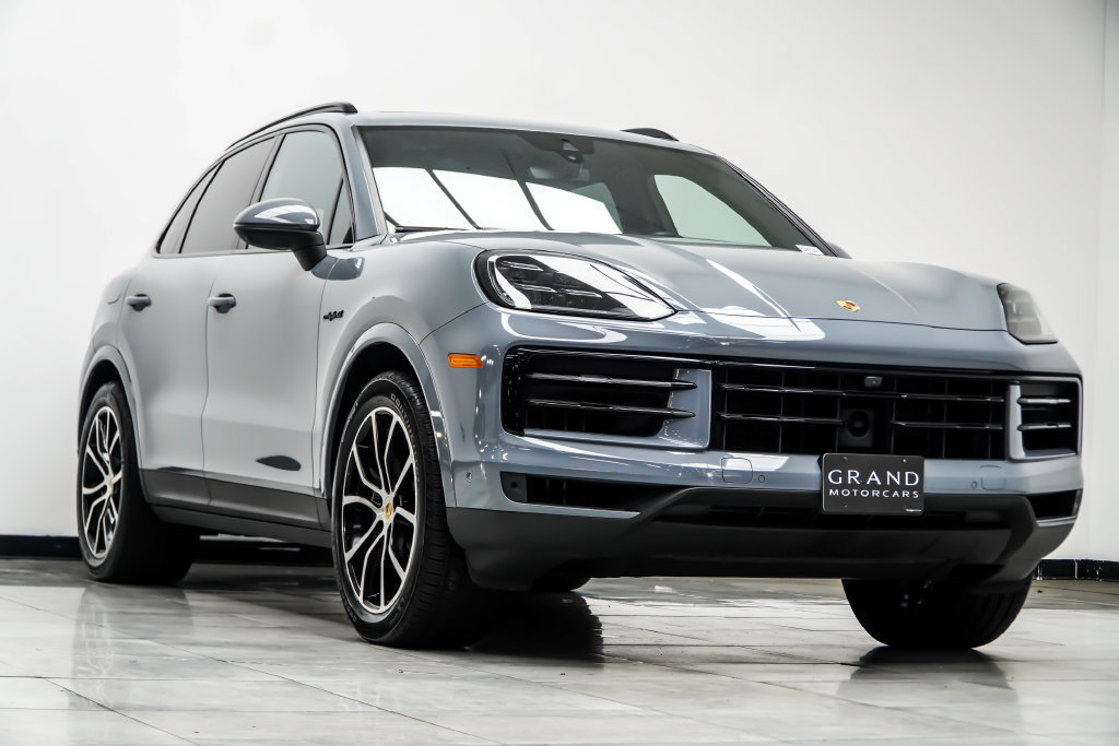 Used 2024 Porsche Cayenne AWD/4WD image 4