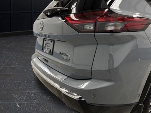 Used 2025 Nissan Rogue Platinum w/ Tech Package image 33