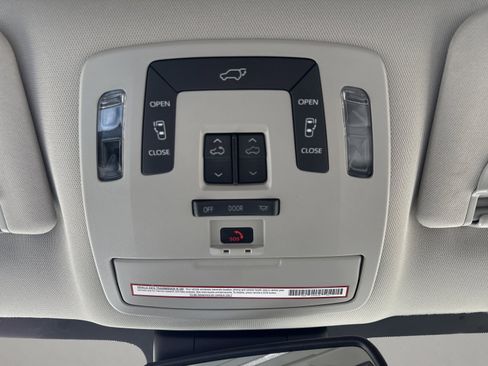 Used 2021 Toyota Sienna XLE w/ XLE Plus Package image 23