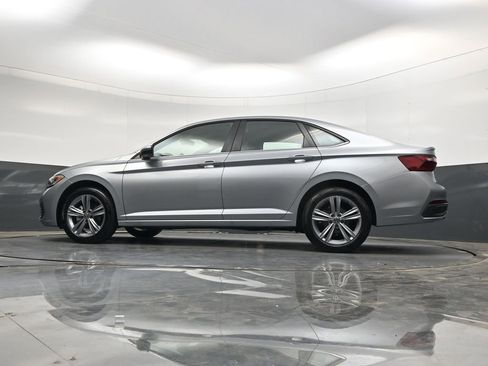 Used 2024 Volkswagen Jetta SE FWD image 37