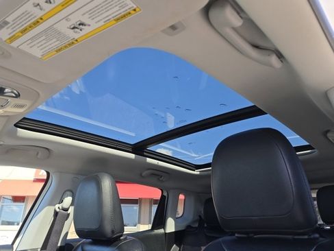 Used 2019 Jeep Compass Latitude w/ Cold Weather Group image 2