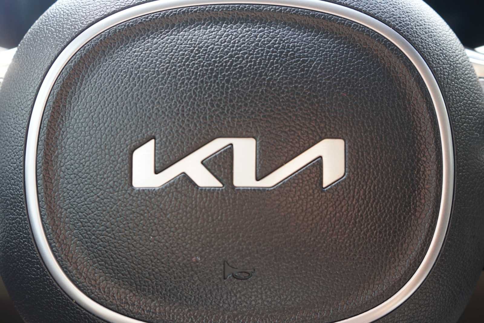 Certified 2025 Kia Carnival EX FWD image 12