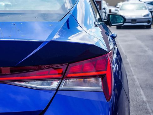 Certified 2025 Hyundai Elantra SEL FWD image 11
