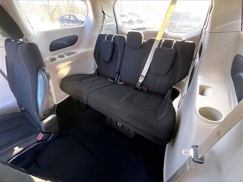 Used 2023 Chrysler Voyager LX image 16