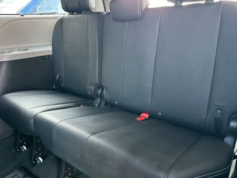 Used 2016 Toyota Sienna SE image 15