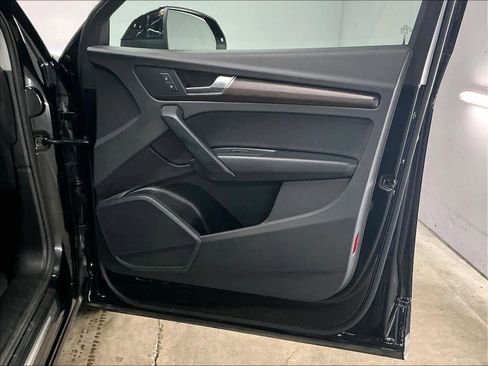 Used 2023 Audi Q5 2.0T Premium w/ Convenience Package image 27