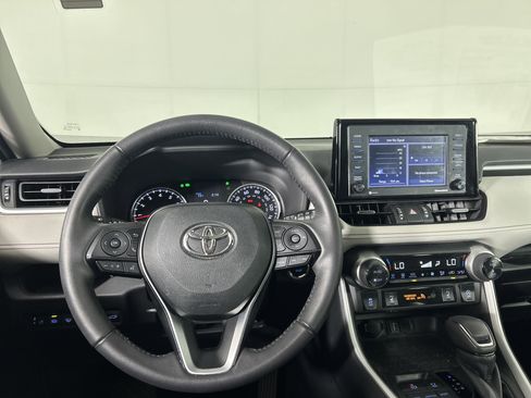 Used 2022 Toyota RAV4 XLE Premium image 23