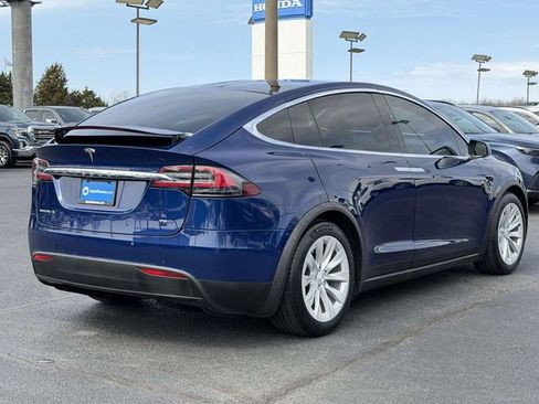 Used 2018 Tesla Model X 75D image 2