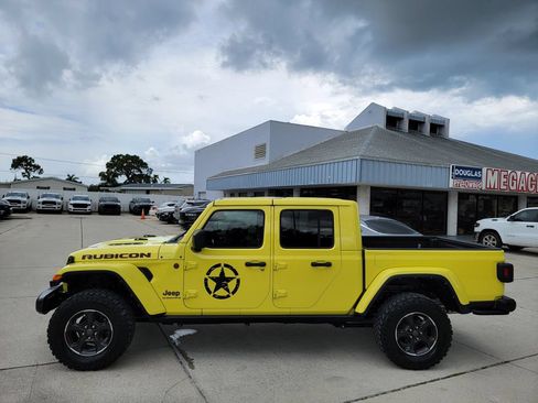 Used 2023 Jeep Gladiator Rubicon w/ Trailer Tow Package AWD/4WD image 2