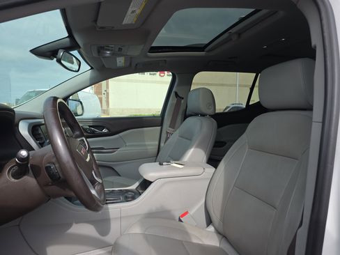 Used 2017 GMC Acadia SLT image 13