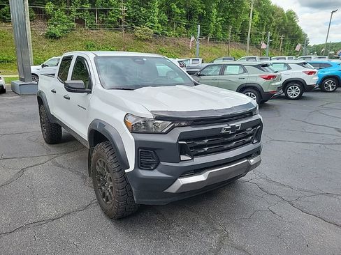 Used 2024 Chevrolet Colorado Trail Boss w/ Advanced Trailering Package AWD/4WD image 4