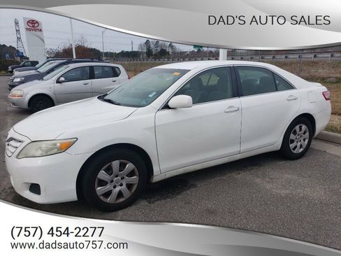 Used 2011 Toyota Camry XSE image 4
