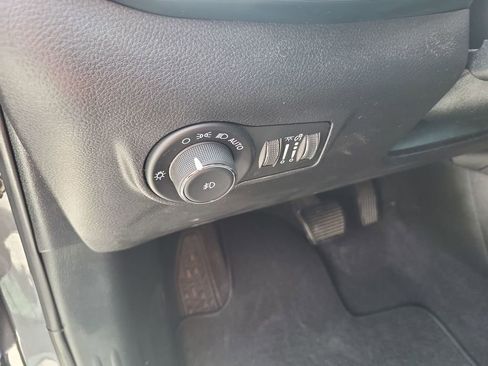 Used 2024 Jeep Compass Latitude image 14