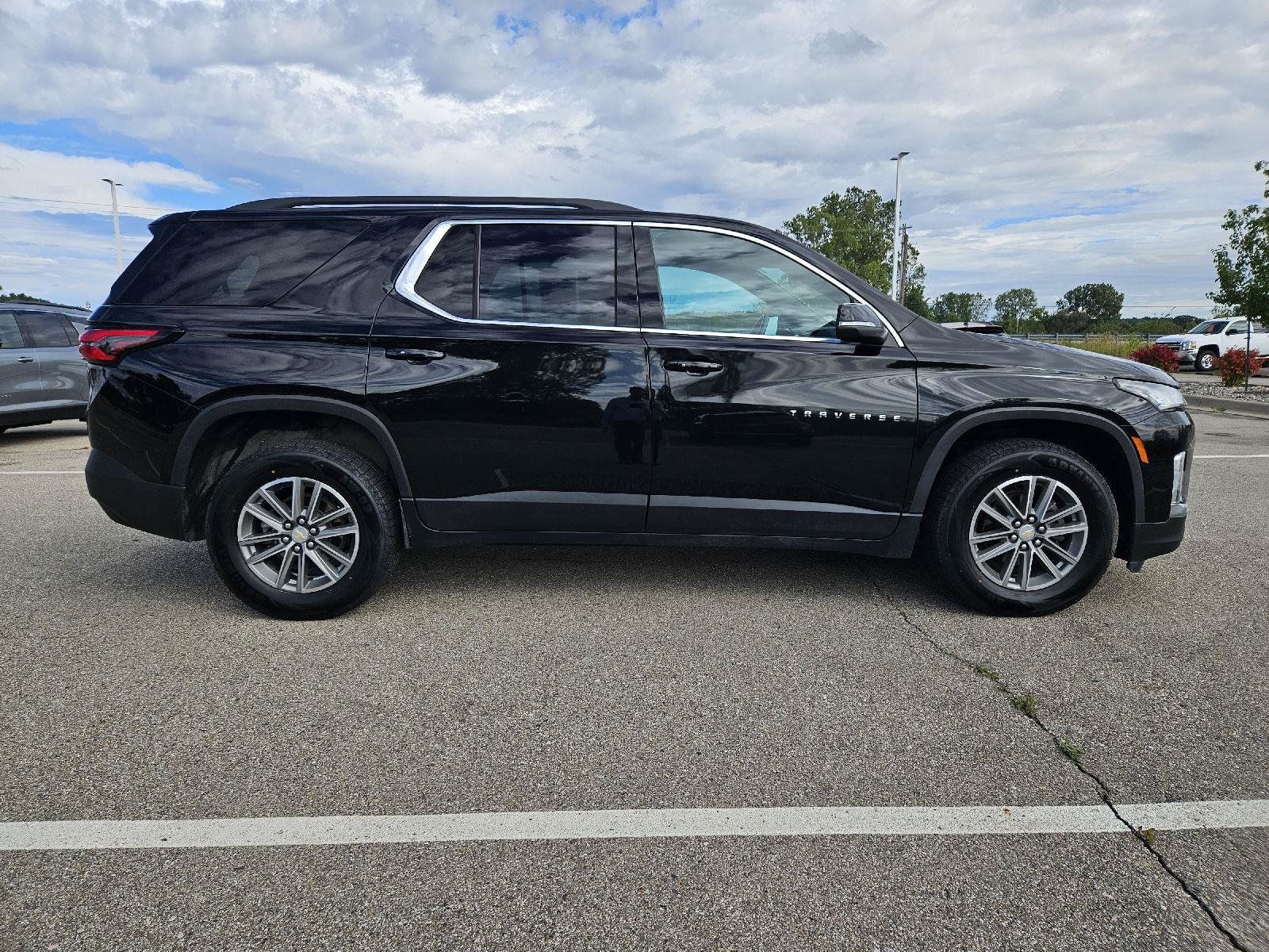 Used 2023 Chevrolet Traverse LT FWD image 8