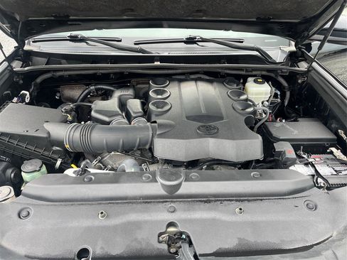 Used 2019 Toyota 4Runner SR5 AWD/4WD image 11