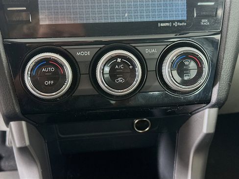 Used 2016 Subaru Forester 2.5i Touring AWD/4WD image 22