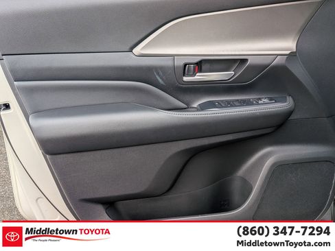 Certified 2024 Toyota Grand Highlander XLE image 10