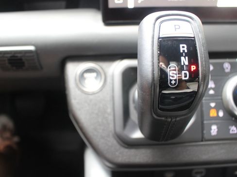 Used 2023 Land Rover Defender 130 X-Dynamic SE AWD/4WD image 42