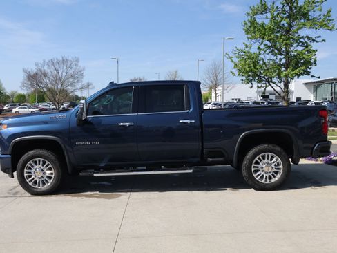 Used 2023 Chevrolet Silverado 2500 High Country w/ Z71 Off-Road Package AWD/4WD image 6