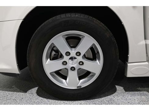 Used 2012 Dodge Grand Caravan Crew FWD image 12