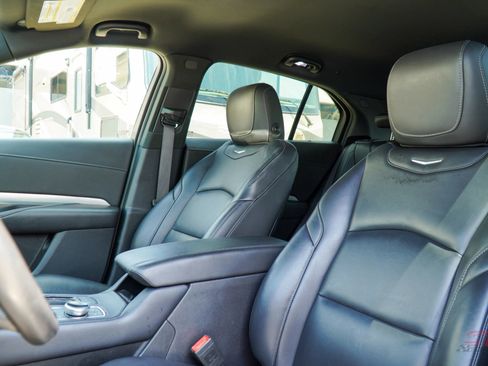 Used 2020 Cadillac XT4 Premium Luxury image 14