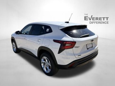 New 2026 Chevrolet Trax LS image 5