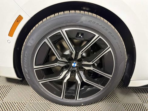 New 2026 BMW i7 xDrive60 w/ Premium Package AWD/4WD image 10