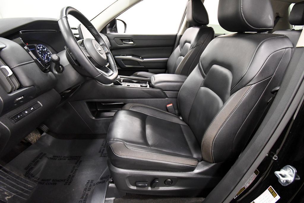 Used 2024 Nissan Pathfinder SL AWD/4WD image 15