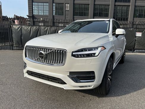 Certified 2024 Volvo XC90 B5 Plus image 3