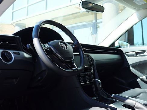 Used 2022 Volkswagen Passat 2.0T SE image 39