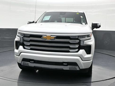 Used 2025 Chevrolet Silverado 1500 High Country w/ High Country Premium Package AWD/4WD image 8