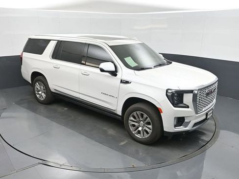 Used 2022 GMC Yukon XL Denali AWD/4WD image 29