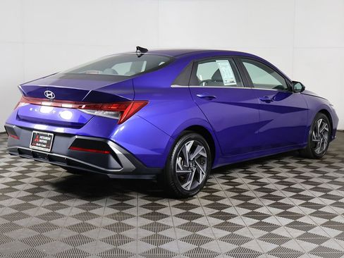 Used 2024 Hyundai Elantra SEL w/ Convenience Package FWD image 11