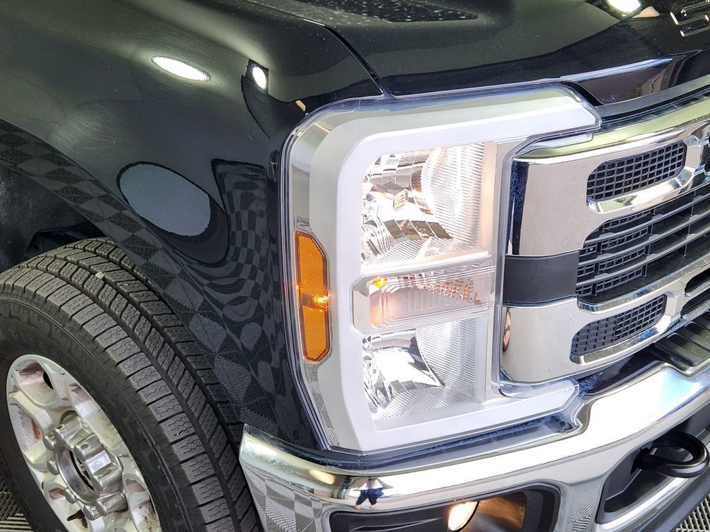 Used 2025 Ford F250 XLT AWD/4WD image 10