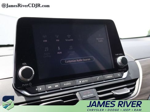 Used 2025 Nissan Altima 2.5 SV FWD image 34