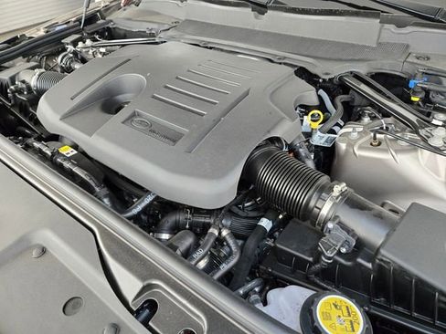 New 2025 Land Rover Discovery Dynamic SE AWD/4WD image 19
