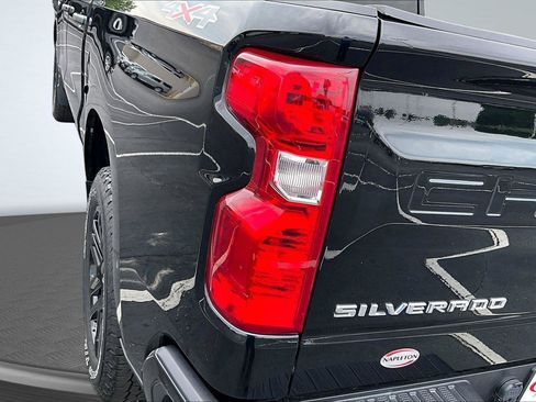 Used 2023 Chevrolet Silverado 1500 Custom AWD/4WD image 31
