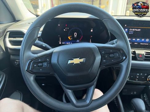 Used 2025 Chevrolet TrailBlazer LT AWD/4WD image 15