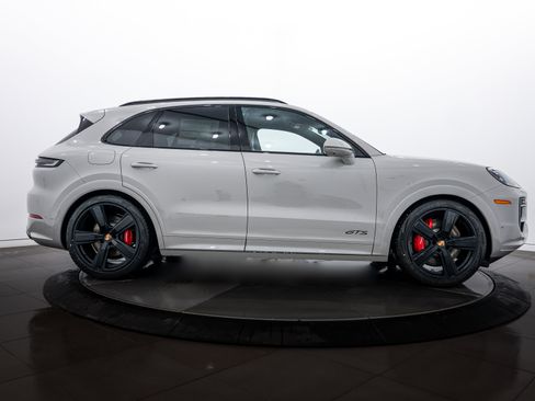 New 2026 Porsche Cayenne GTS image 8