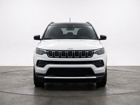 Used 2025 Jeep Compass Limited AWD/4WD image 2