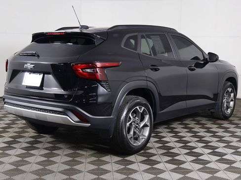 Used 2024 Chevrolet Trax LT w/ Driver Confidence Package FWD image 10
