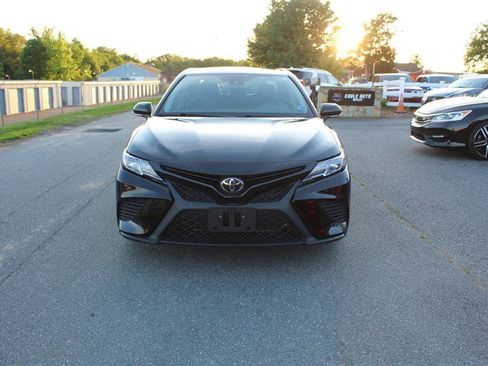 Used 2020 Toyota Camry SE w/ Convenience Package FWD image 2