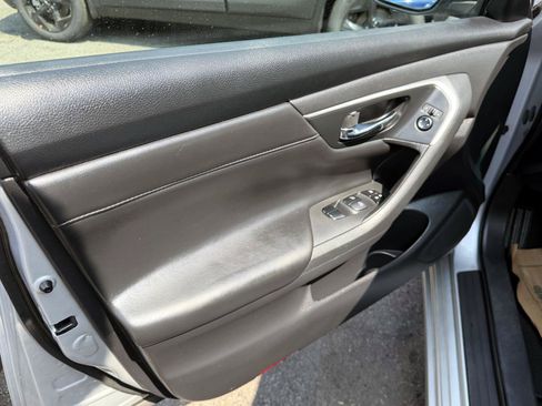 Used 2015 Nissan Altima 2.5 SV w/ Convenience Package FWD image 15